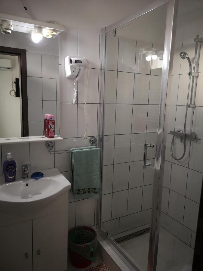Hotel Pensiunea Mikelis International Curtea de Argeş Zewnętrze zdjęcie