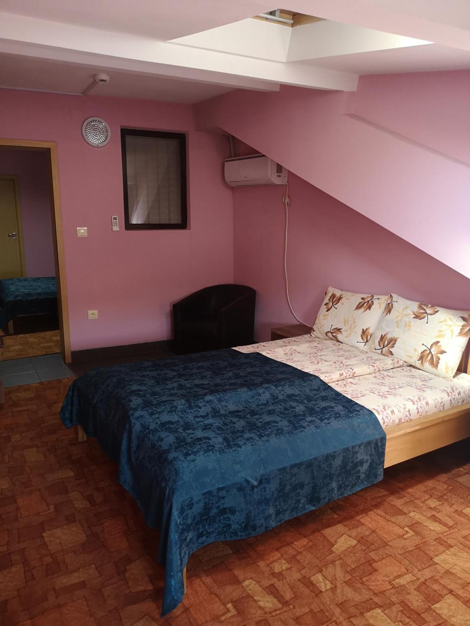 Hotel Pensiunea Mikelis International Curtea de Argeş Zewnętrze zdjęcie